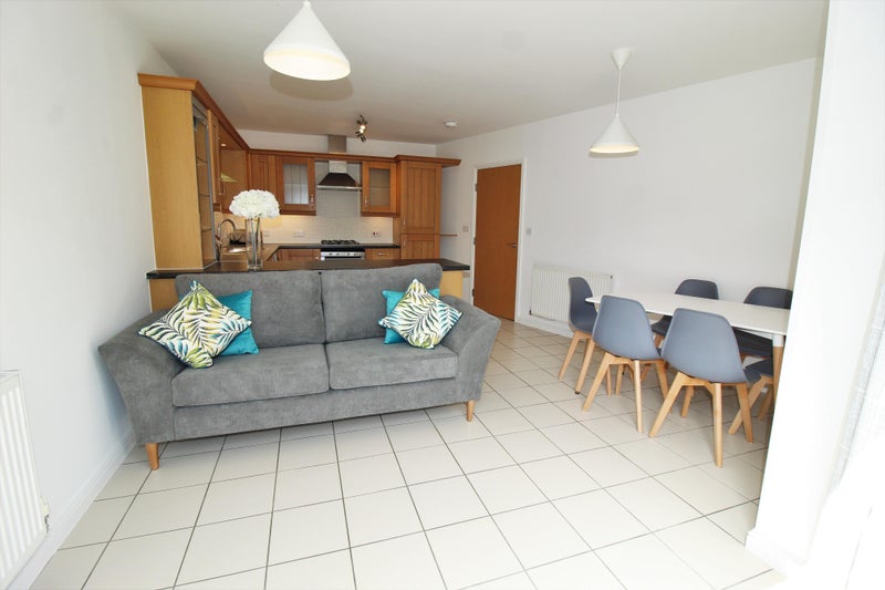 Photo 7: Communal living/dining area