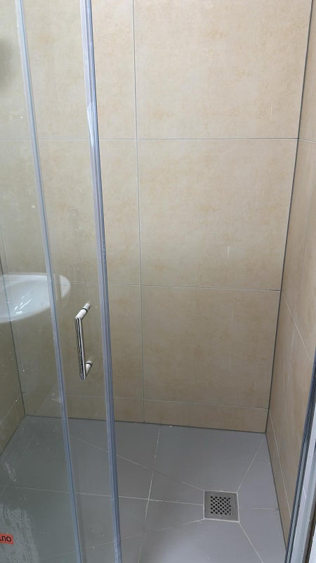 Photo 6: Bathroom / Shower Enclouser