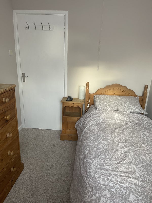 Photo 1: Single room