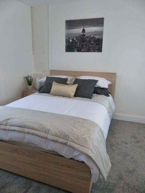Photo 2: Double Ensuite Room
