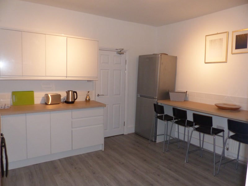 Photo 15: Kitchen