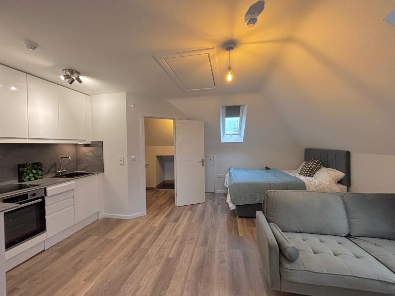 Photo 1: Stunning Studio Space