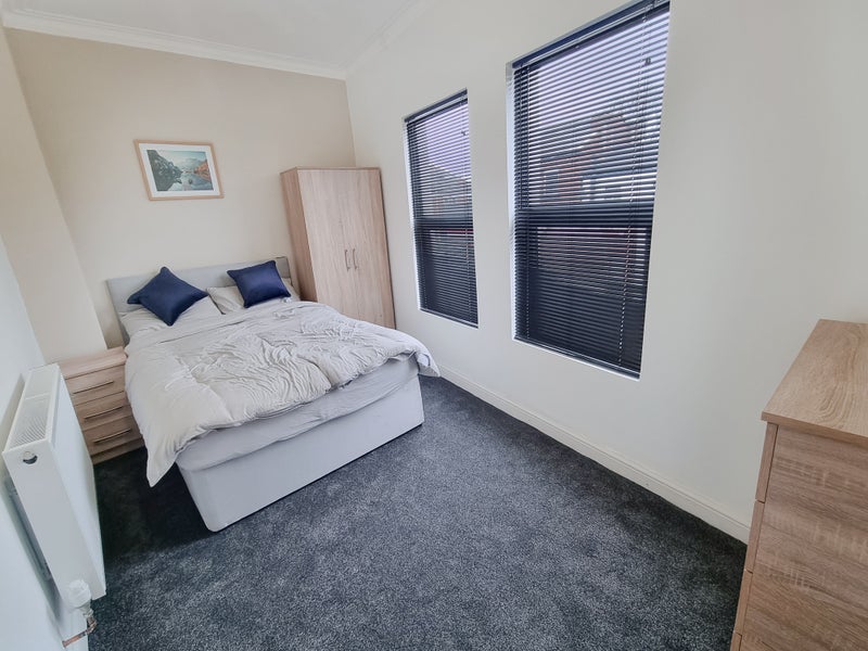 Photo 1: Bedroom 4 (AVAILABLE £450 pcm)
