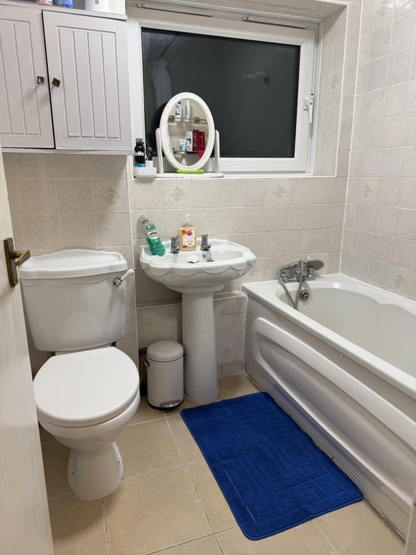 Photo 10: Bathroom