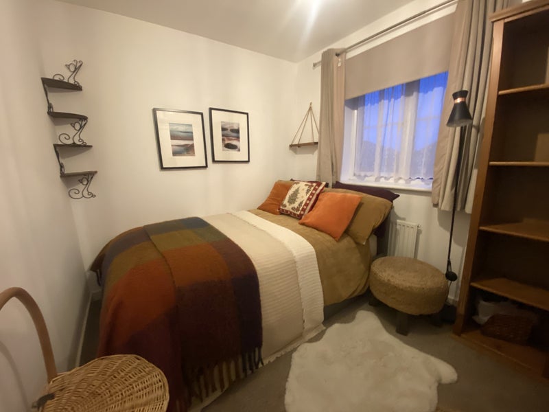 Photo 1: Room 2