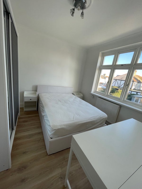Photo 1: Room 1