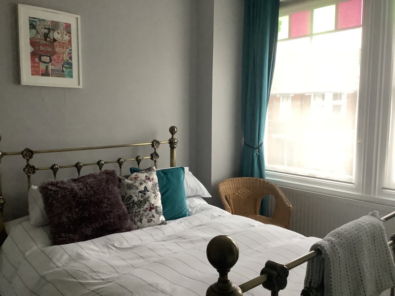 Photo 1: The furnished room