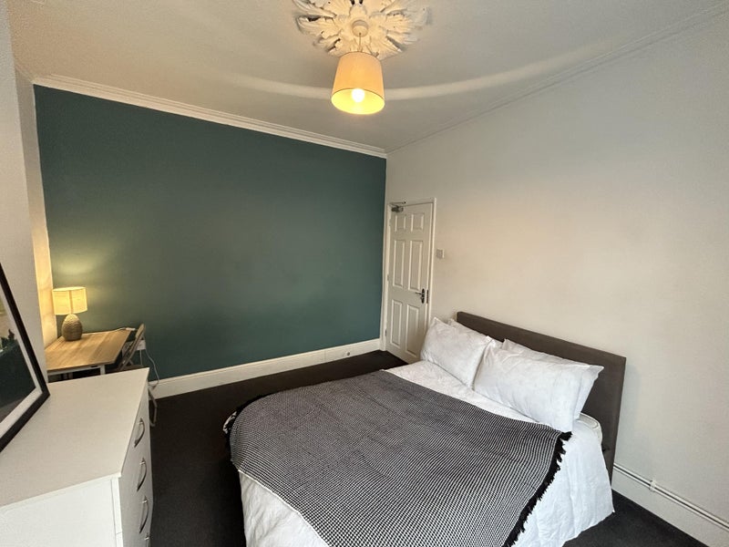 Photo 1: ROOM 1