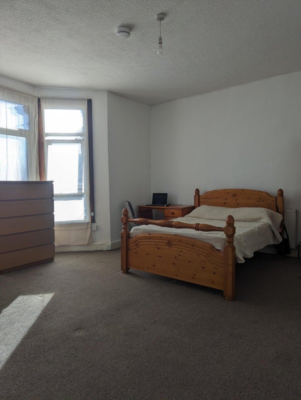 Photo 1: Super Double Bedroom