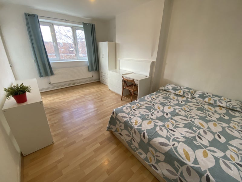 Photo 1: 1,150pcm available from the 11th of DECEMBER 2026