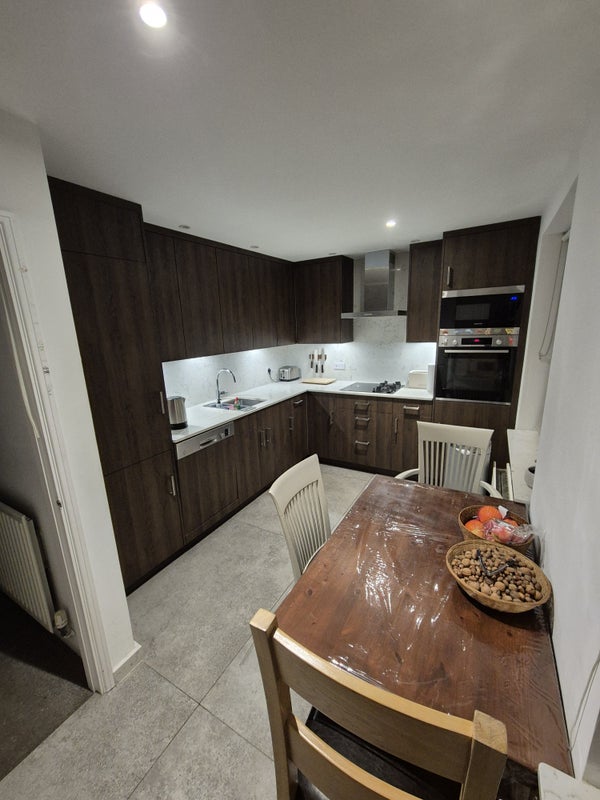Photo 1: kitchen