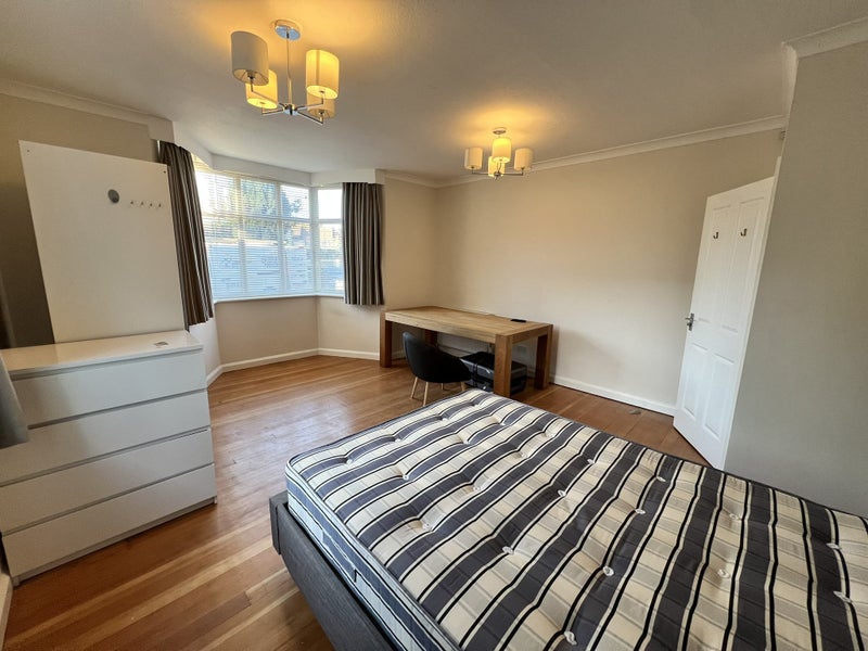 Photo 1: Room 3 (large double