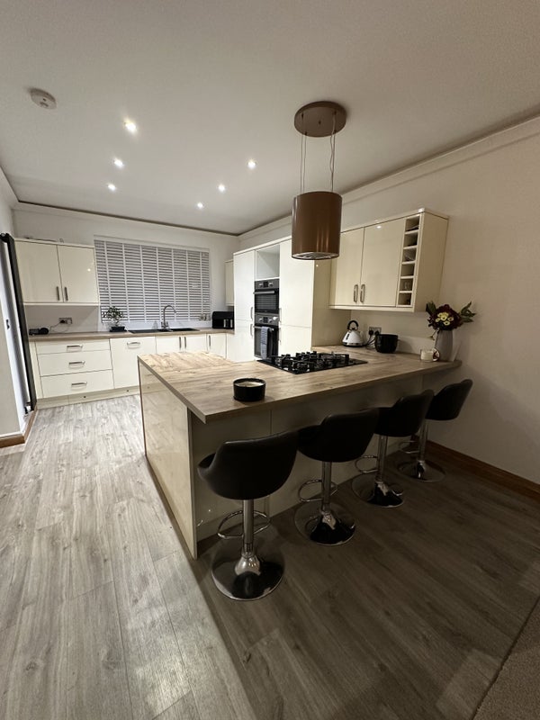 Photo 4: kitchen