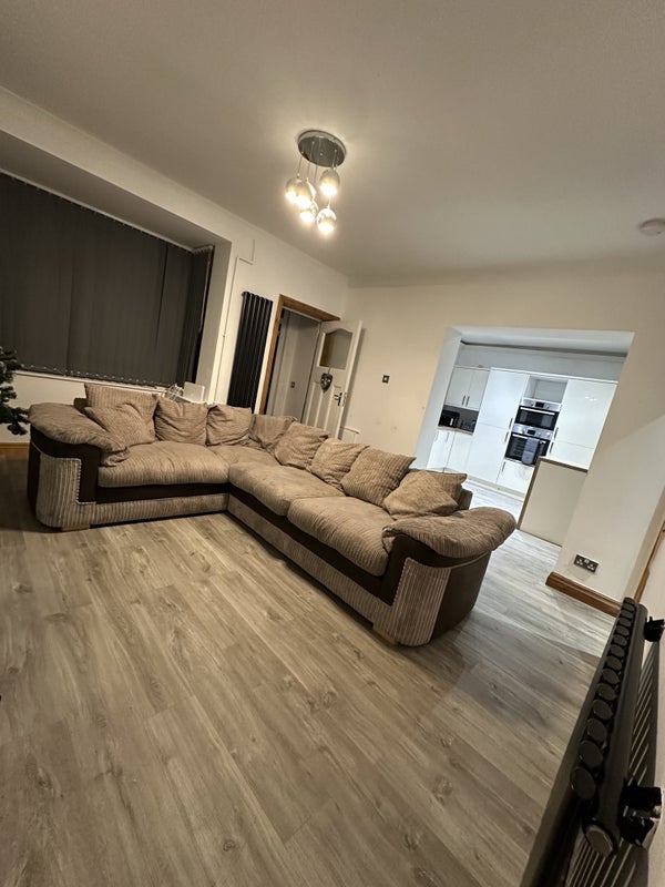 Photo 6: Living Room