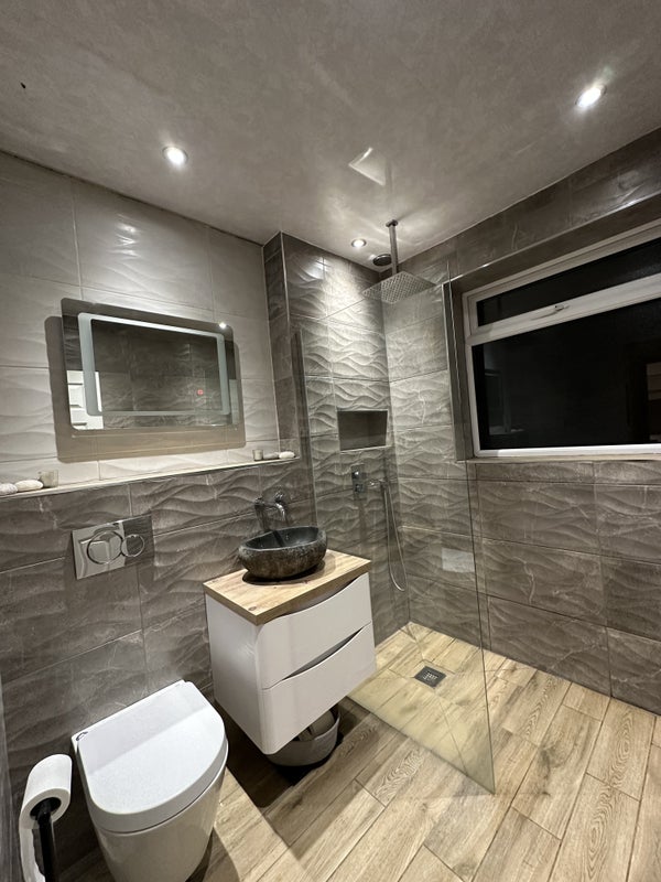 Photo 8: Bathroom