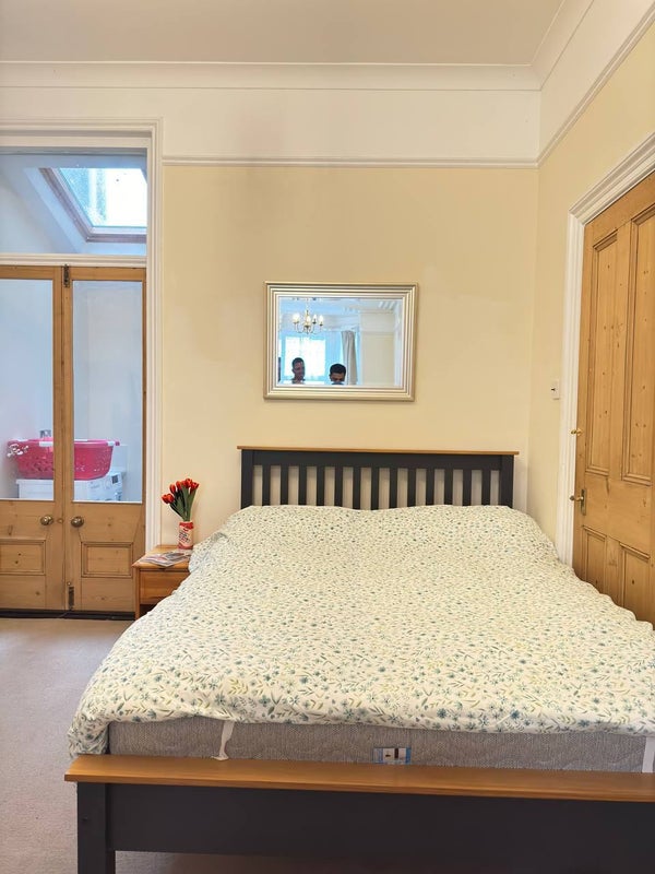 Photo 1: Double room with brand-new bed