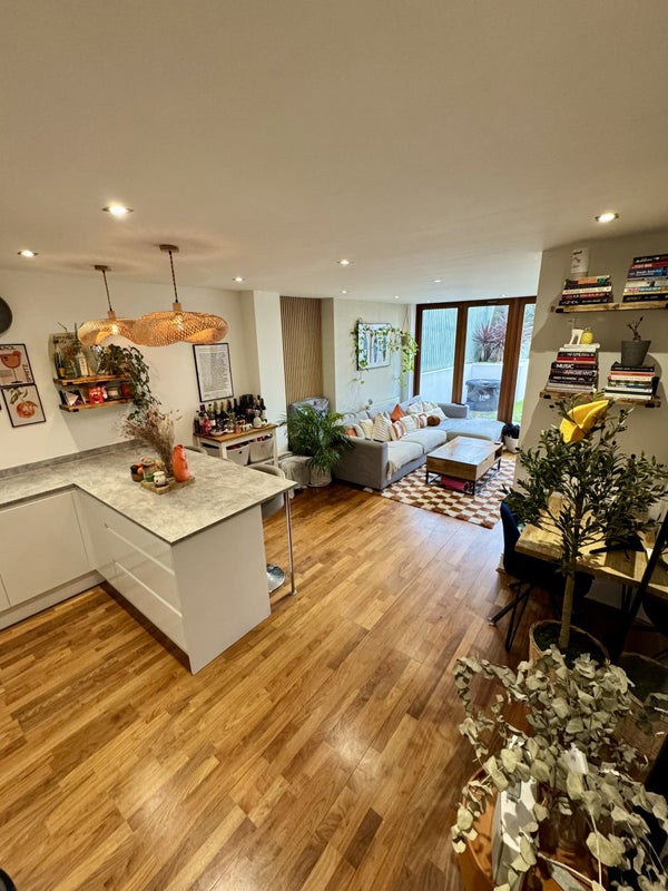 Photo 1: Open kitchen / living room