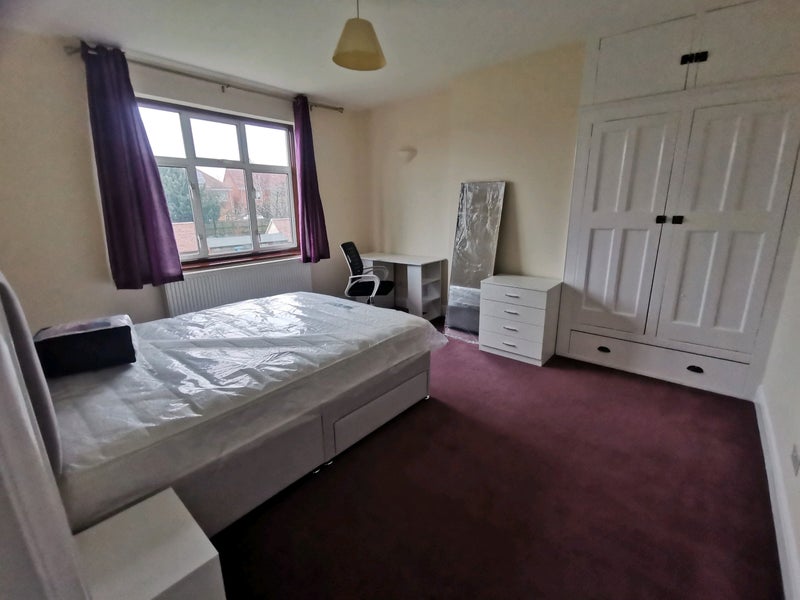 Photo 1: bedroom