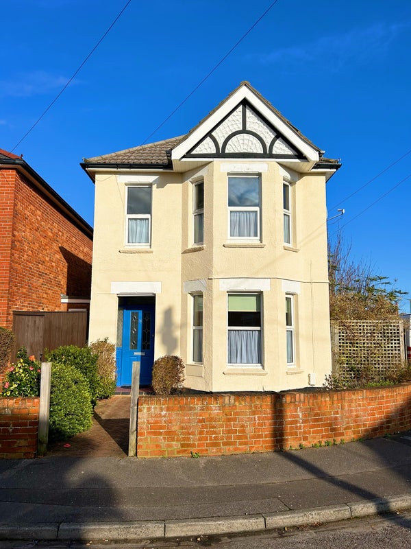 Photo 1: Quiet Cul-de-sac location