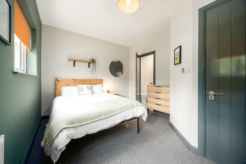 Photo 1: Room 7