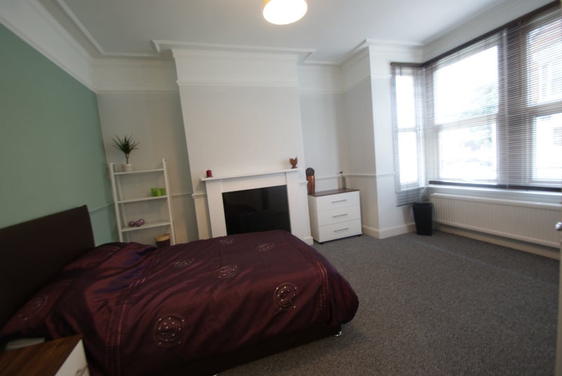 Photo 1: Room 1 Available
