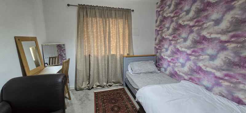 Photo 1: Bedroom