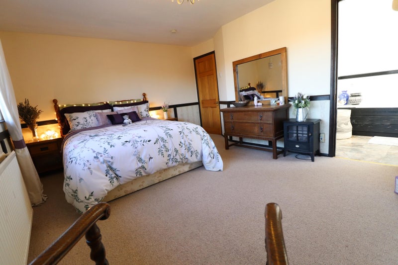 Photo 1: Bedroom 1 Kingsize AVAILABLE