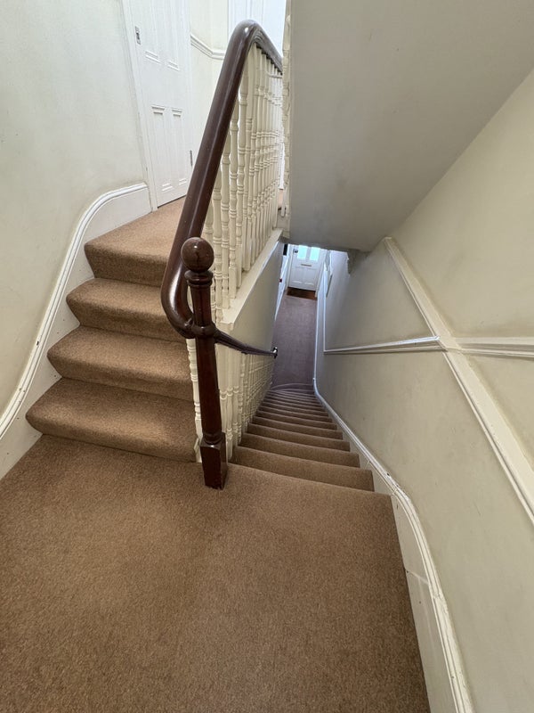 Photo 8: First floor landing 