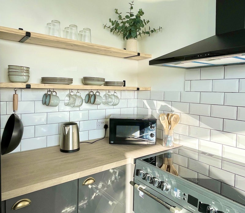 Photo 1: Brand new spacious kitchen