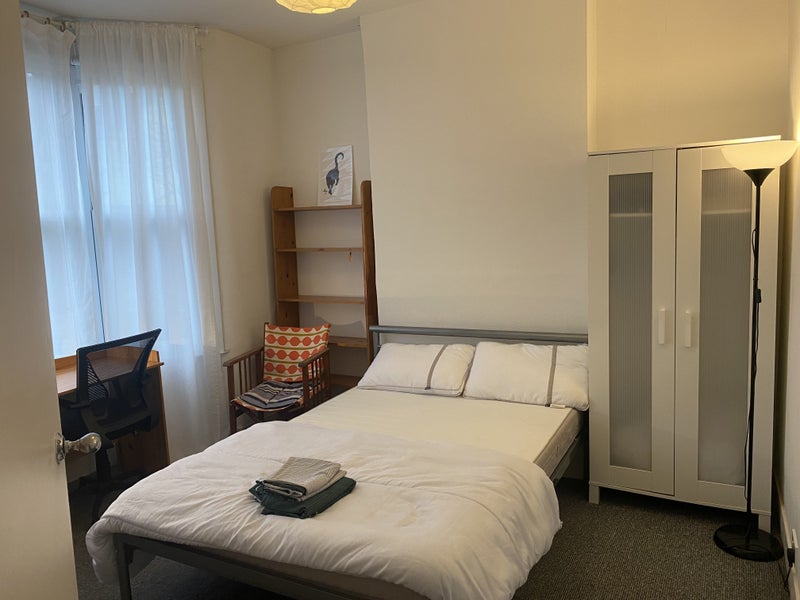 Photo 1: Double Bedroom 1