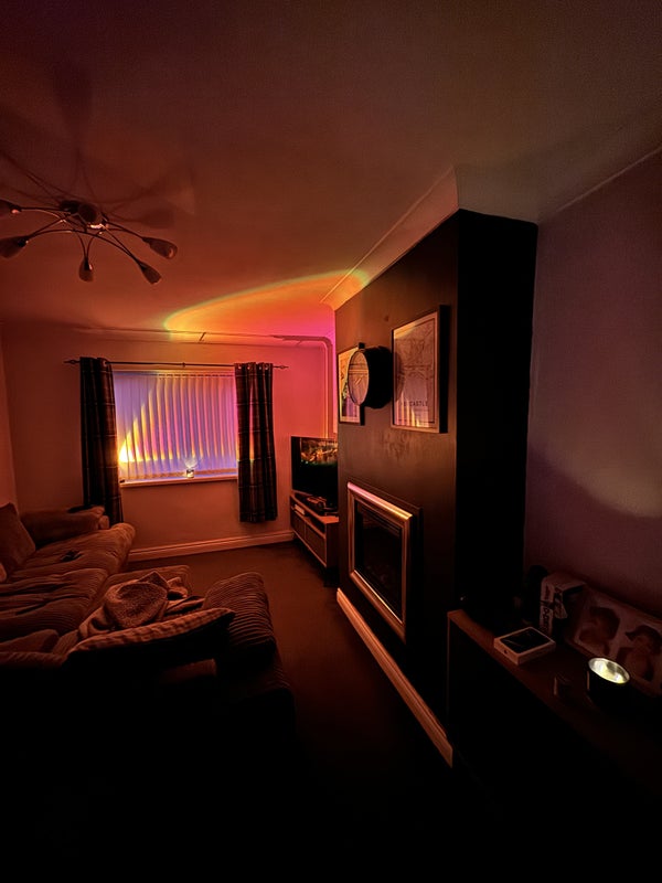 Photo 1: Living room 