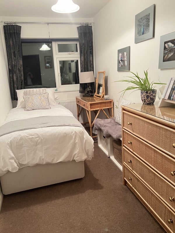 Photo 1: Single box room