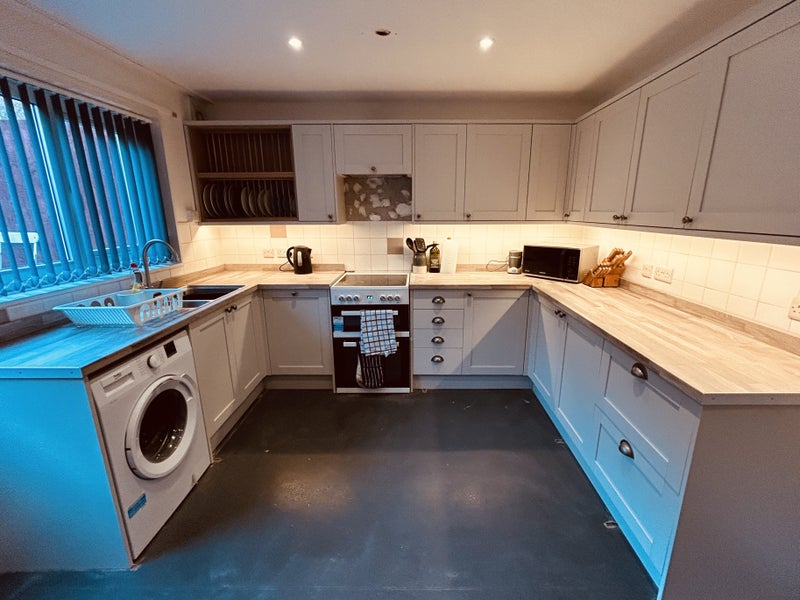 Photo 1: Kitchen