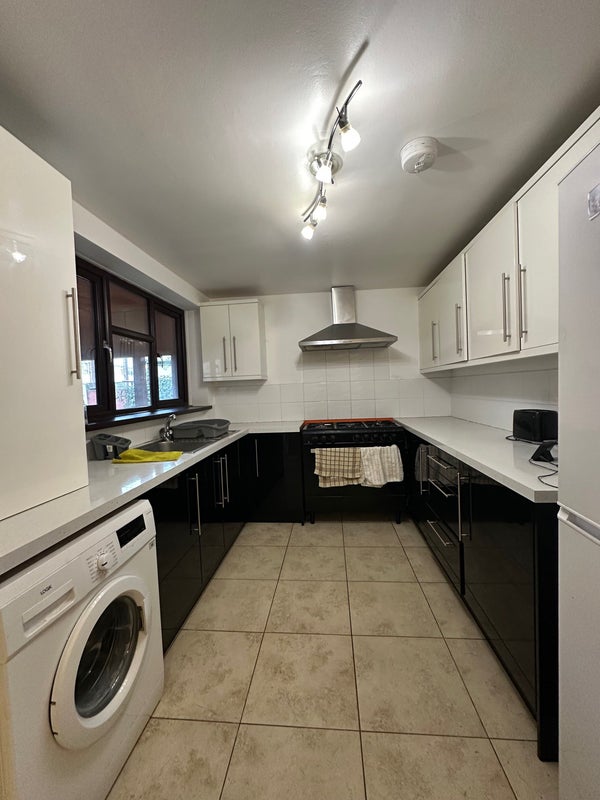 '2 Rooms Available for Rent' Room to Rent from SpareRoom