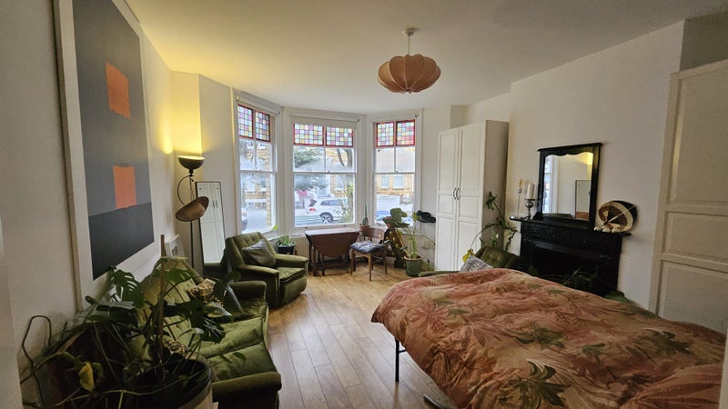 Photo 1: bedroom