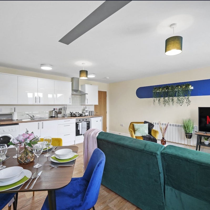Photo 4: Kitchen