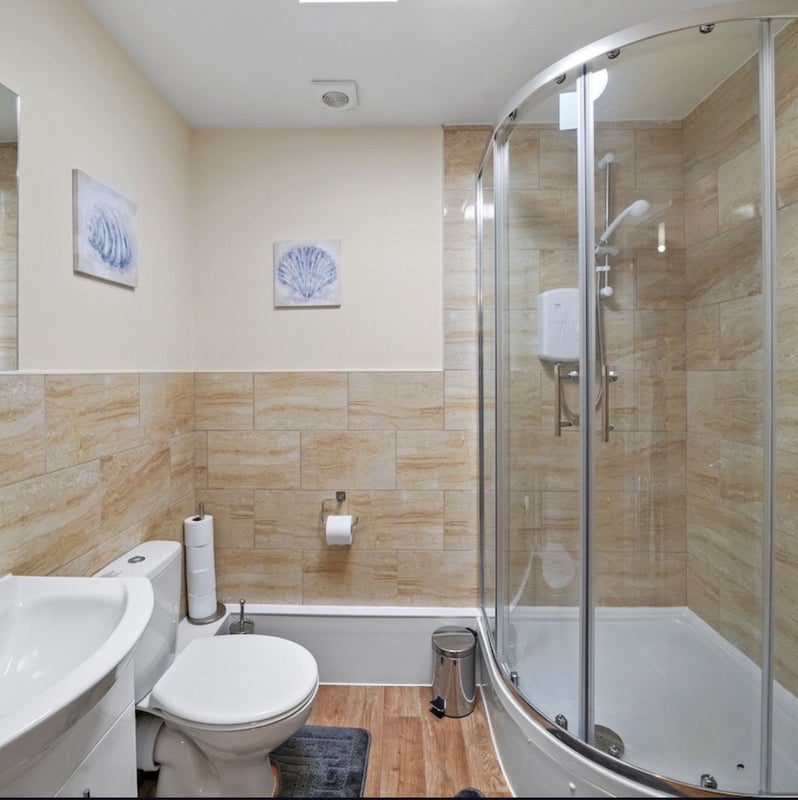 Photo 8: Ensuite bathroom