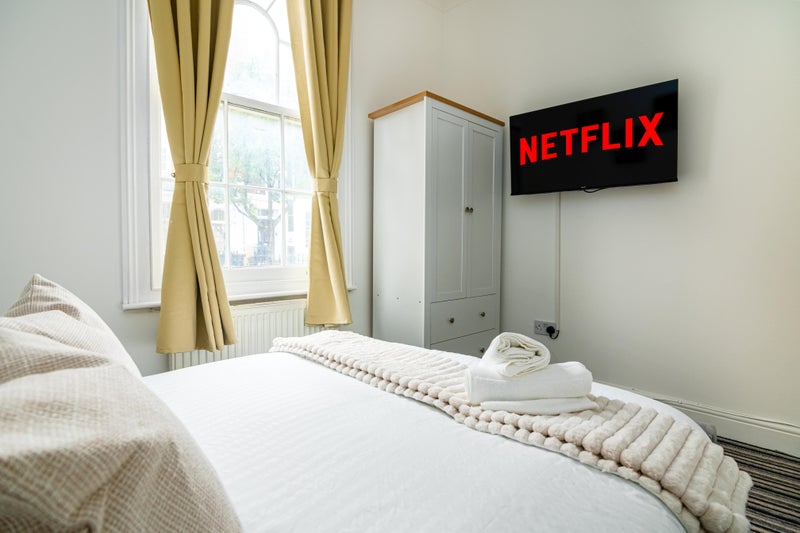 Photo 3: Room
