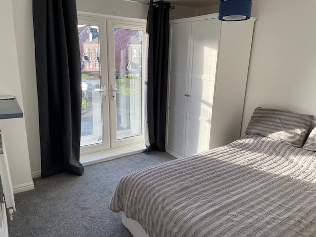 Photo 1: Modern Room