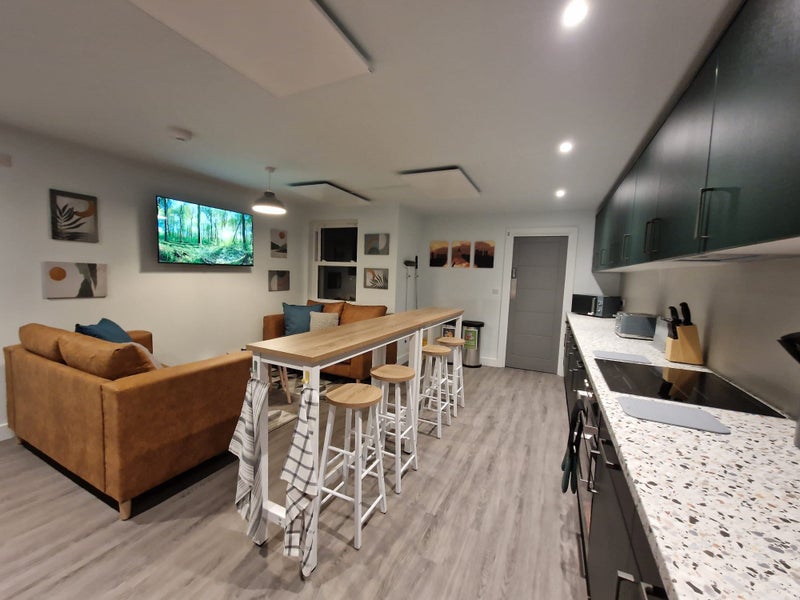 Photo 1: Communal kitchen 