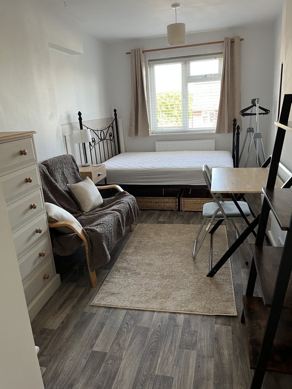 Photo 1: First floor room