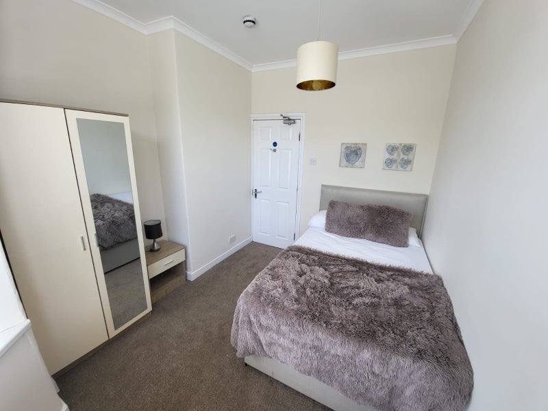 Photo 1: Room 3 - Available