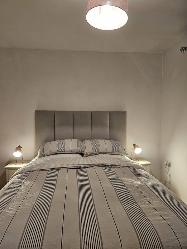 Photo 1: Room 1
