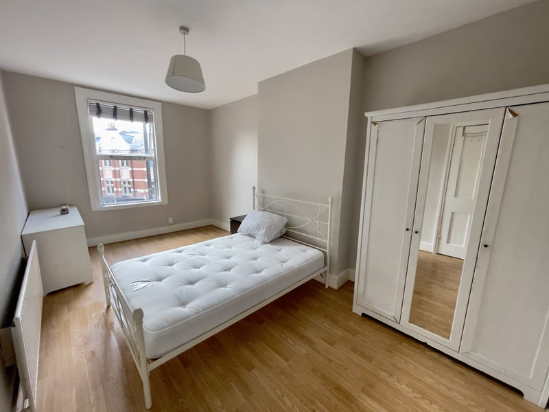 Photo 1: Bedroom