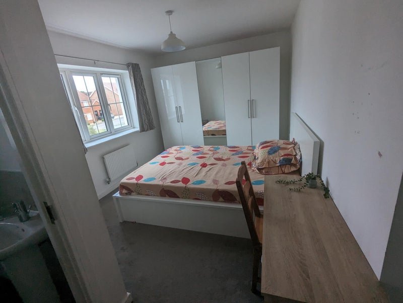 Photo 3: ensuite Bed room with king size bed