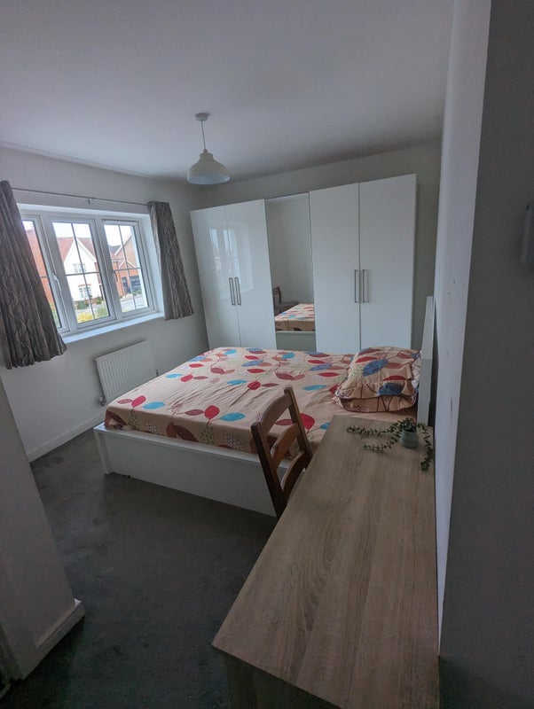 Photo 4: king size bed bed room pic 2- massive wardrobes