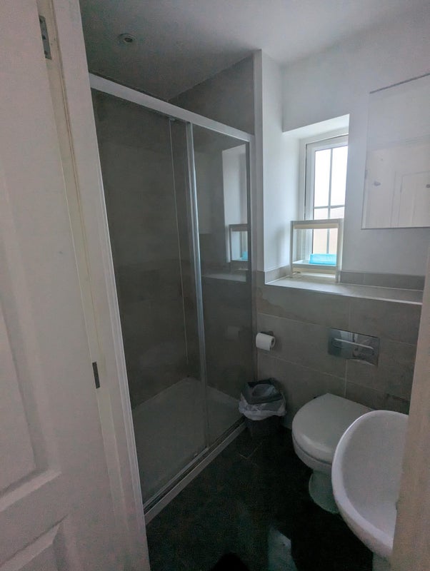 Photo 5: ensuite