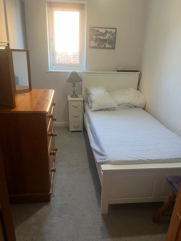 'Single, recently decorated, fully furnished room.' Room to Rent from ...