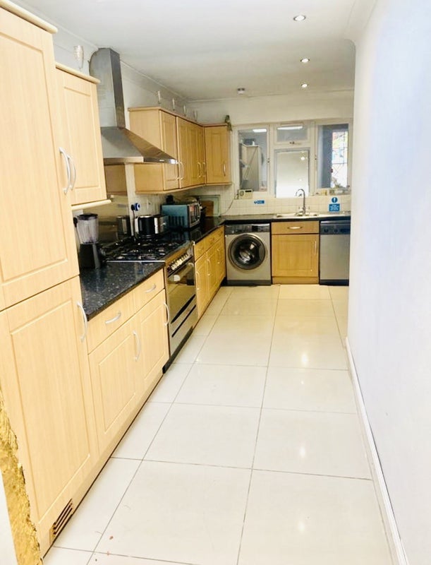 Photo 1: Kitchen pic 1