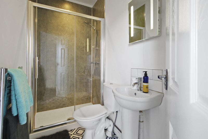 Photo 13: Bedroom 2 - en suite - available 7th March 2025